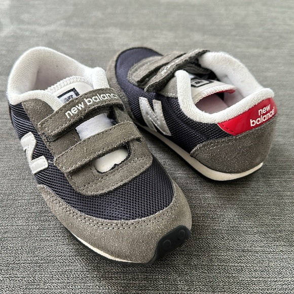 EUC NEW BALANCE 410 Velcro Sneaker - Picture 2 of 9